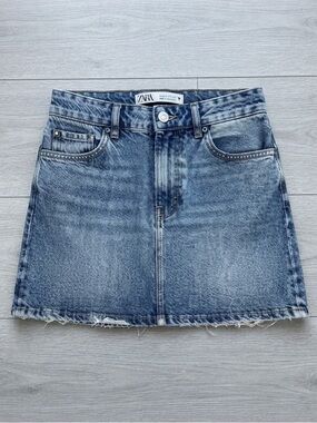 Zara Vintage Wash Denim Mini Skirt Raw Hem Size XS